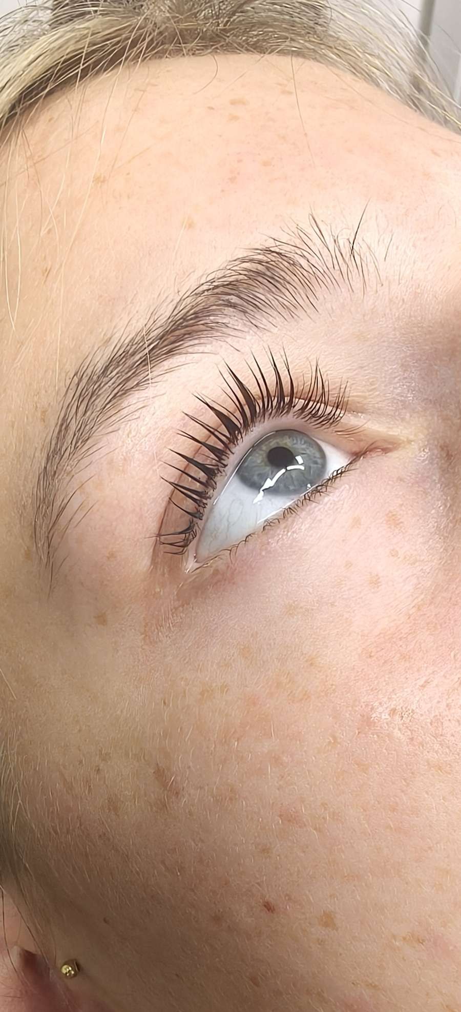 Resultaat van een lash lift bij MK Beauty Studio
