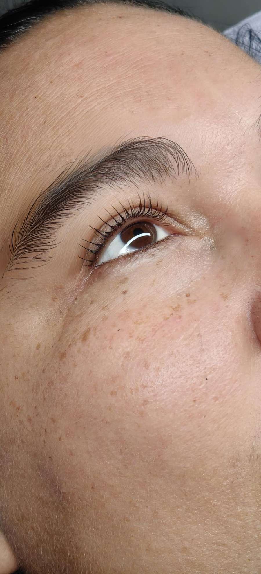 Lash lift resultaat bij bruine ogen